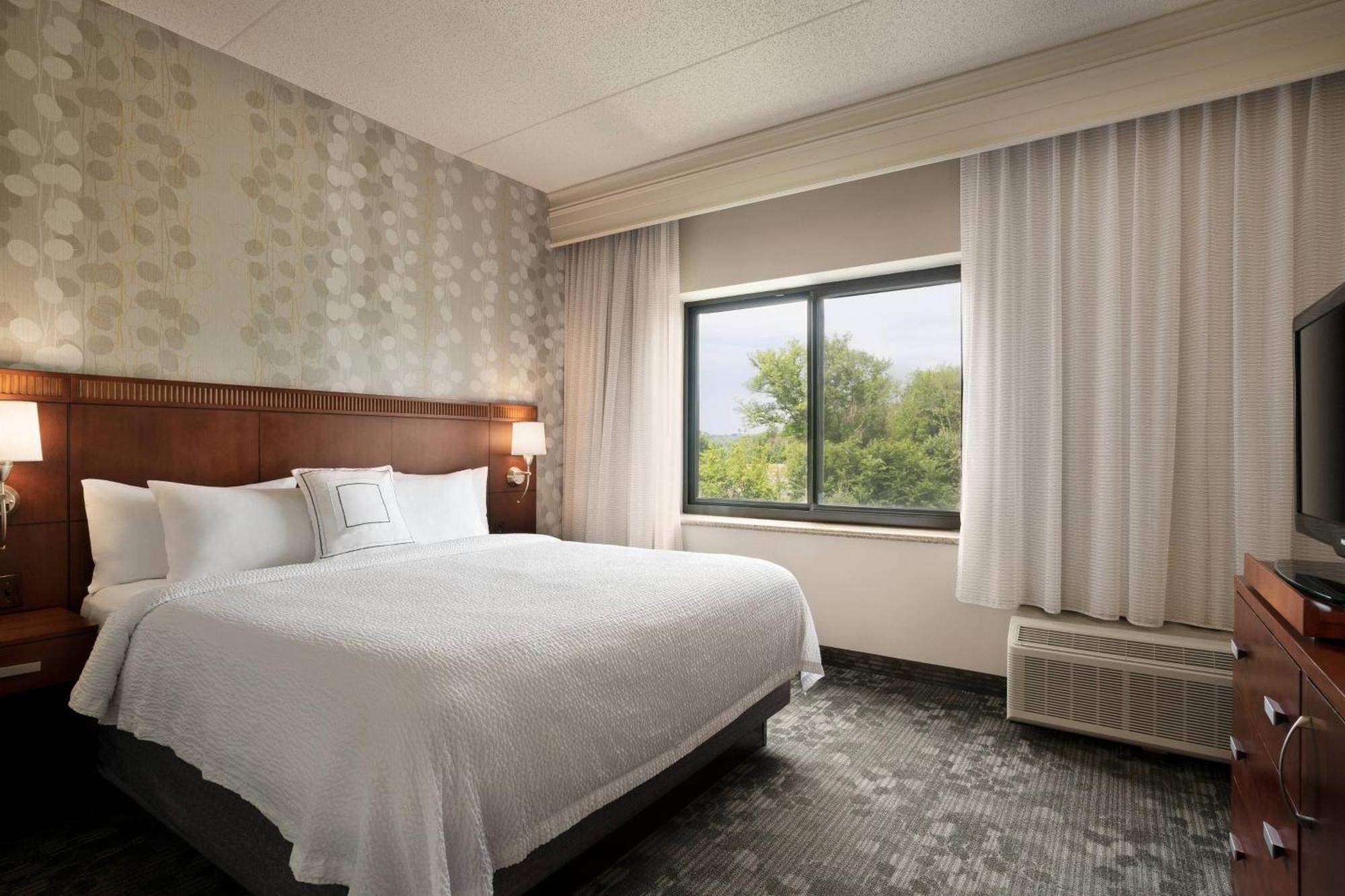 Готель Courtyard By Marriott Middletown Goshen Екстер'єр фото