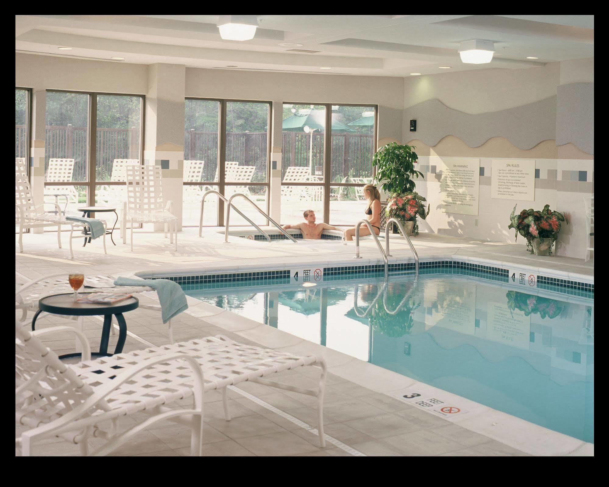 Готель Courtyard By Marriott Middletown Goshen Екстер'єр фото